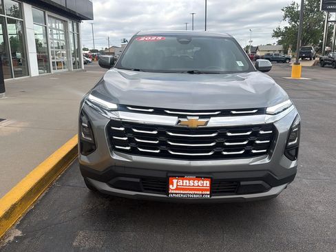 Used 2025 Chevrolet Equinox LT AWD/4WD image 13