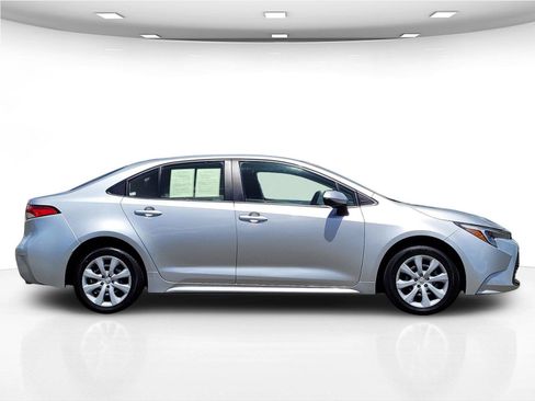 Used 2025 Toyota Corolla LE FWD image 5