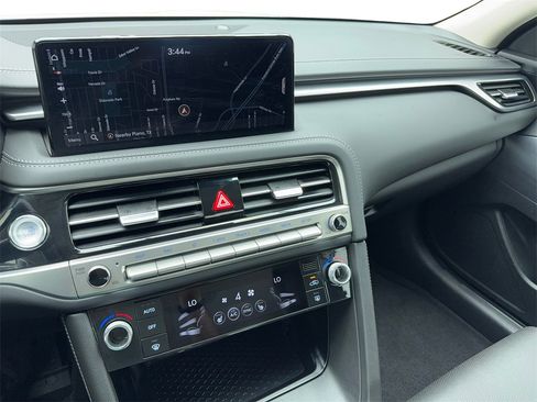 Used 2025 Genesis G70 2.5T image 23