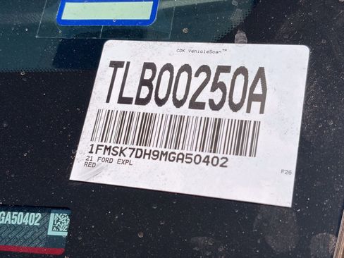 Used 2021 Ford Explorer XLT w/ Equipment Group 202A RWD image 6