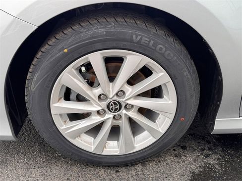 Used 2022 Toyota Camry LE image 9
