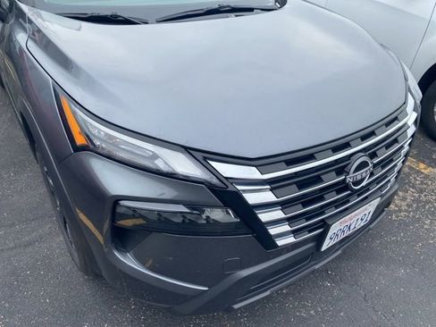 Used 2025 Nissan Rogue SV image 3