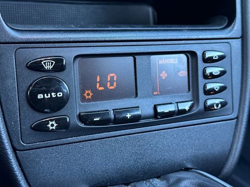 Used 2001 Porsche 911 Carrera 4 image 16