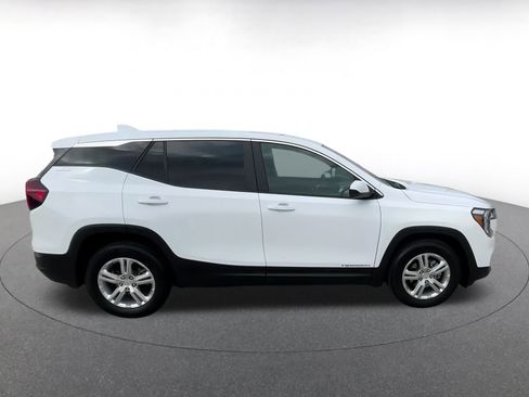 Used 2024 GMC Terrain SLE image 16