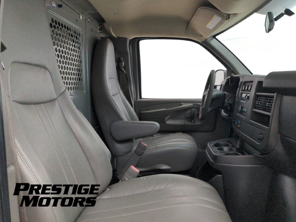 Used 2014 Chevrolet Express 2500 Extended RWD image 23