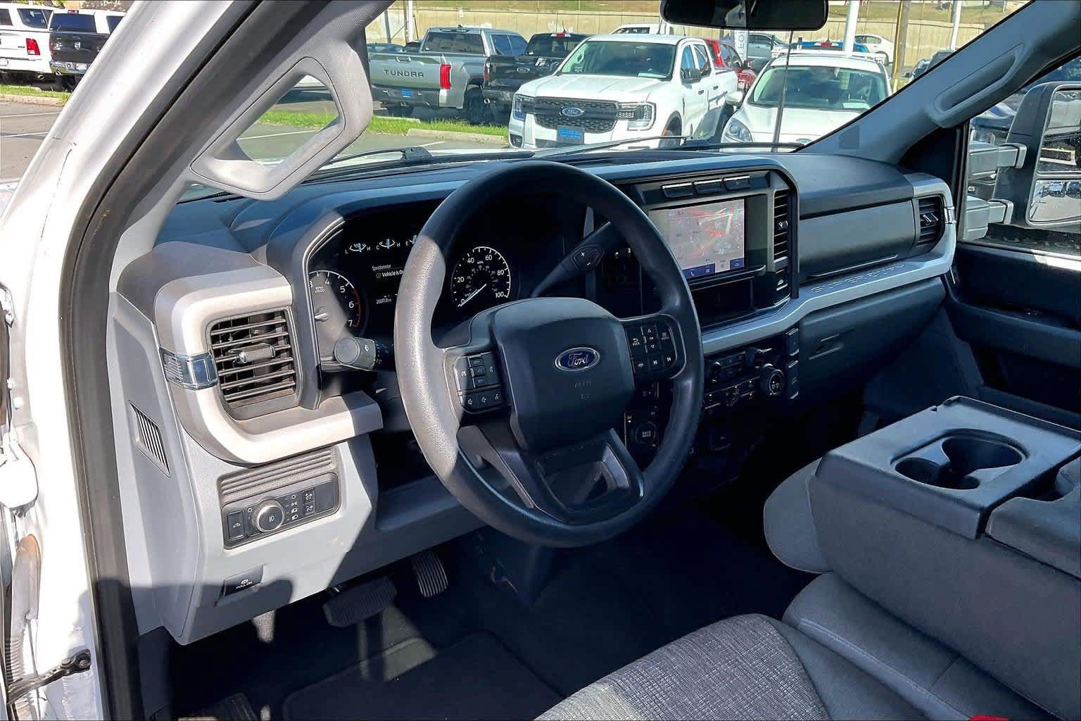 Used 2024 Ford F250 XLT AWD/4WD image 2