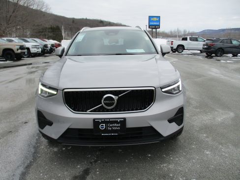 Certified 2023 Volvo XC40 B5 Core w/ Convenience Package image 2