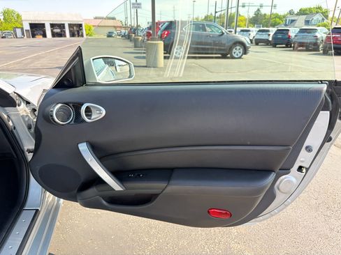 Used 2006 Nissan 350Z Grand Touring RWD image 42