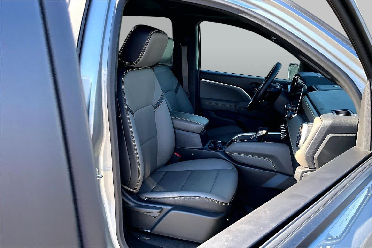 Used 2026 Chevrolet Colorado ZR2 w/ Technology Package AWD/4WD image 9