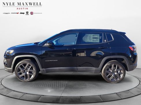 New 2026 Jeep Compass Latitude image 13