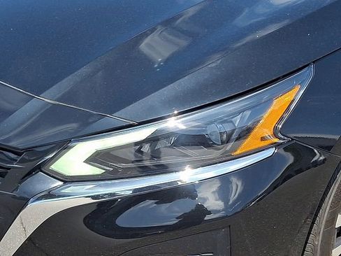 Used 2025 Nissan Altima 2.5 SV FWD image 30