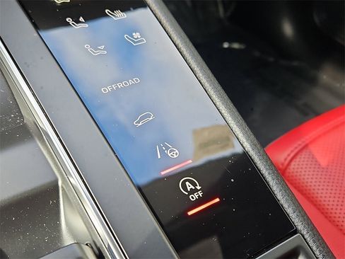 Certified 2025 Porsche Macan image 19