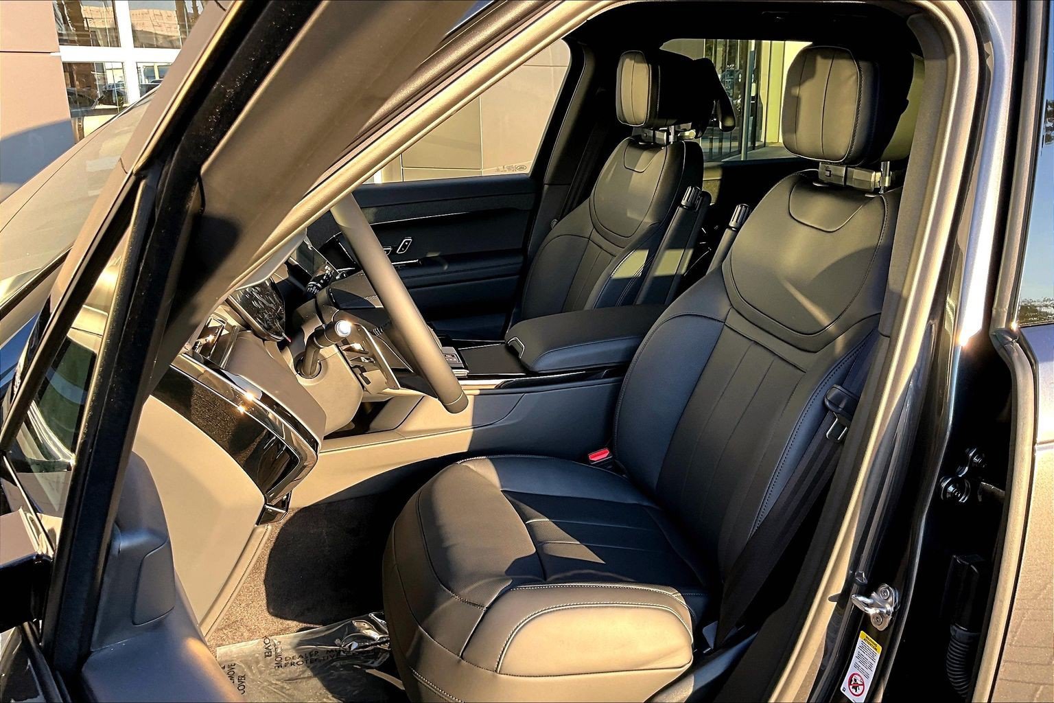 New 2027 Land Rover Range Rover Sport Dynamic SE AWD/4WD image 9