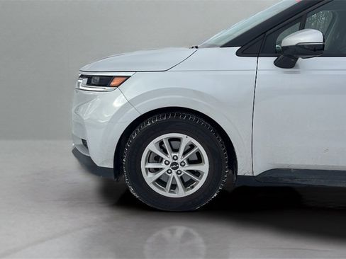 Used 2022 Kia Carnival LX image 9
