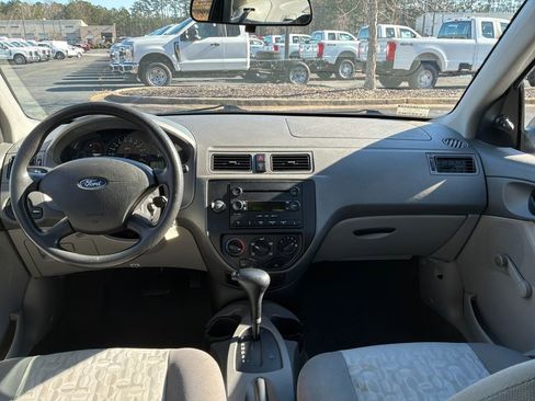 Used 2005 Ford Focus ZX4 Sedan image 13