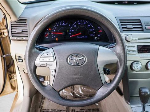 Used 2010 Toyota Camry LE image 13