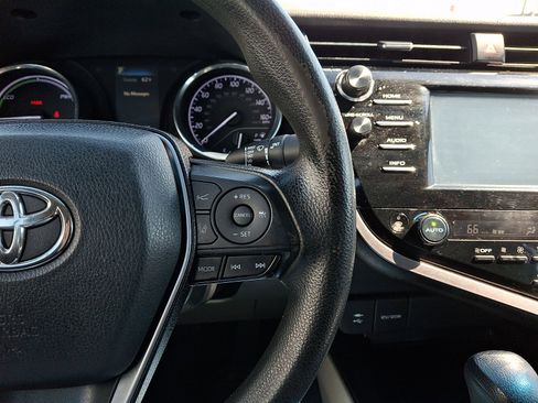 Used 2018 Toyota Camry LE image 20