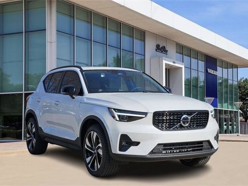 Certified 2025 Volvo XC40 B5 Ultra w/ Climate Package image 2
