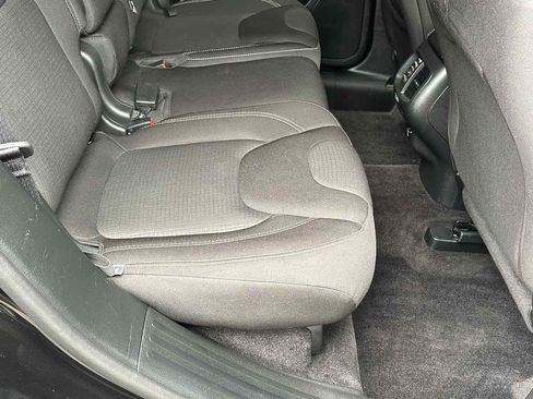 Used 2017 Jeep Cherokee Latitude w/ Cold Weather Group AWD/4WD image 20