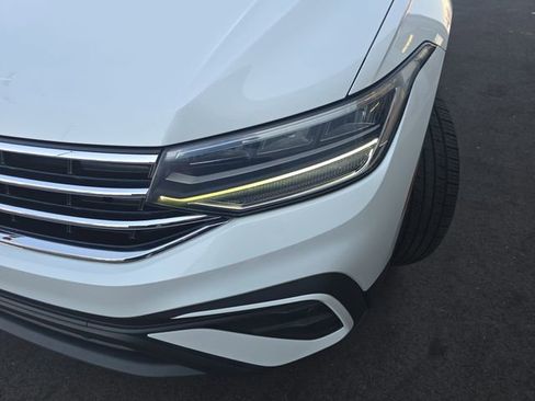 Used 2023 Volkswagen Tiguan SE w/ Panoramic Sunroof Package FWD image 26