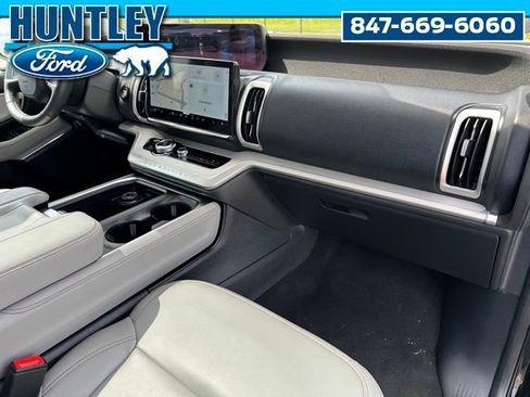 Used 2025 Ford Expedition Active AWD/4WD image 9