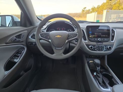 Used 2025 Chevrolet Malibu LT FWD image 14