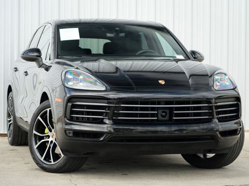 Used 2022 Porsche Cayenne E-Hybrid image 4