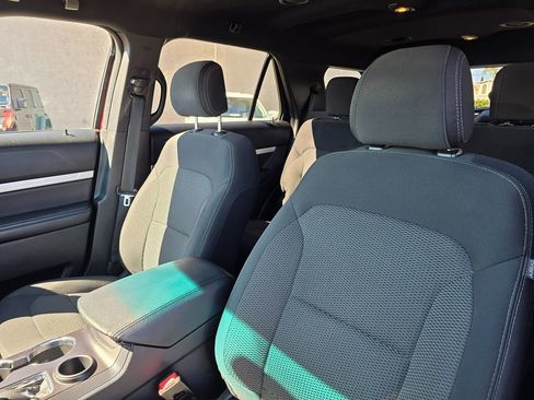 Used 2017 Ford Explorer XLT image 17