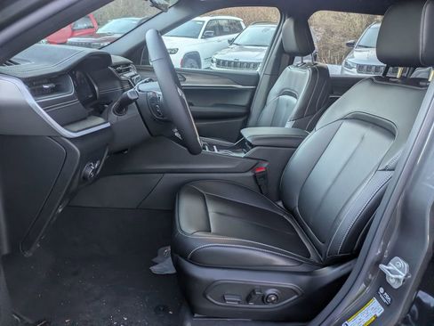 New 2025 Jeep Grand Cherokee L Limited image 12