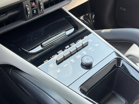 Certified 2024 Porsche Cayenne S AWD/4WD image 32