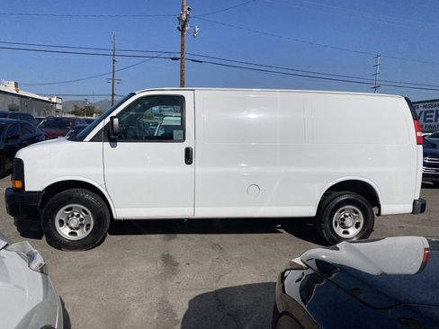 Used 2017 Chevrolet Express 2500 image 12
