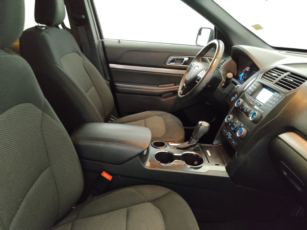 Used 2019 Ford Explorer XLT FWD image 21