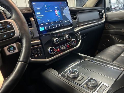 Used 2024 Ford Expedition XLT image 20