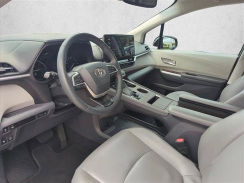 Used 2022 Toyota Sienna XLE FWD image 8