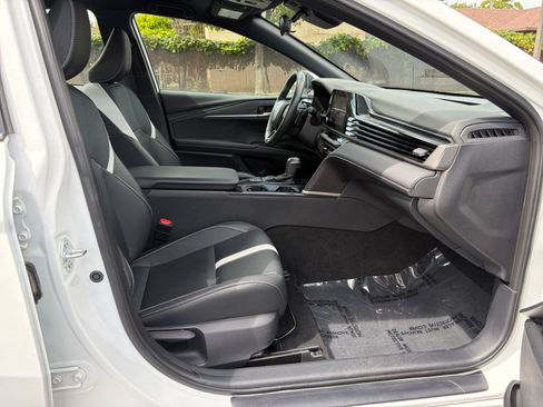 Used 2025 Toyota Camry SE FWD image 29