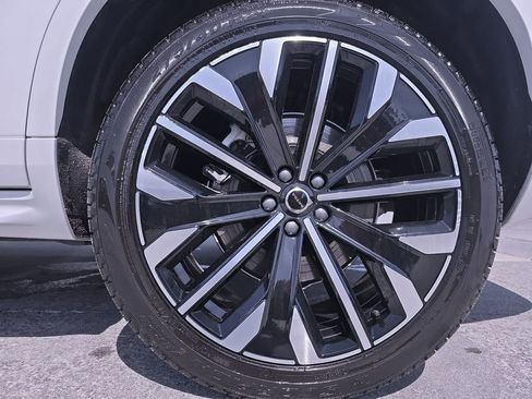 Certified 2025 Volvo XC90 T8 Ultra w/ Protection Package Premier AWD/4WD image 38