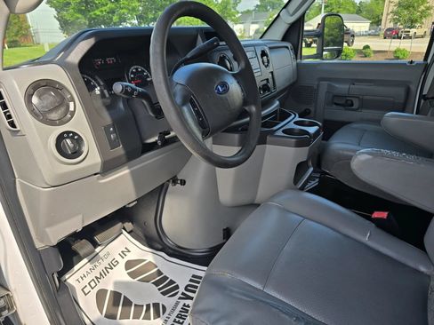 Used 2016 Ford E-350 and Econoline 350 Super Duty RWD image 14