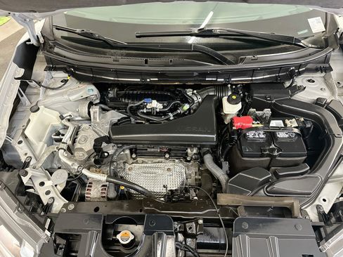 Used 2017 Nissan Rogue SV w/ SV Premium Package AWD/4WD image 34