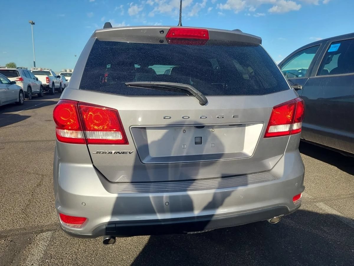 Used 2019 Dodge Journey SE FWD image 3