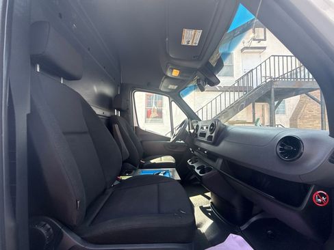 Used 2019 Mercedes-Benz Sprinter 170 image 18