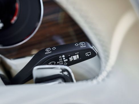 Used 2023 Bentley Bentayga Extended Wheelbase image 63