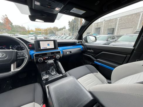 Used 2025 Toyota Tacoma TRD Off-Road image 33