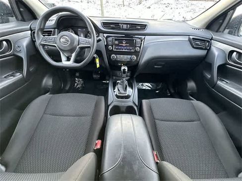 Used 2022 Nissan Rogue Sport S image 17