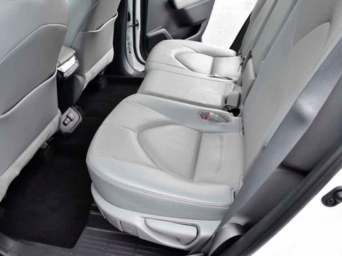 Used 2021 Toyota Highlander Limited image 16