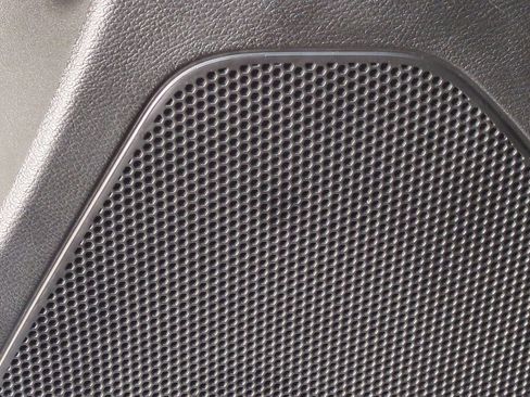 Used 2018 Jeep Cherokee Latitude w/ Cold Weather Group image 36