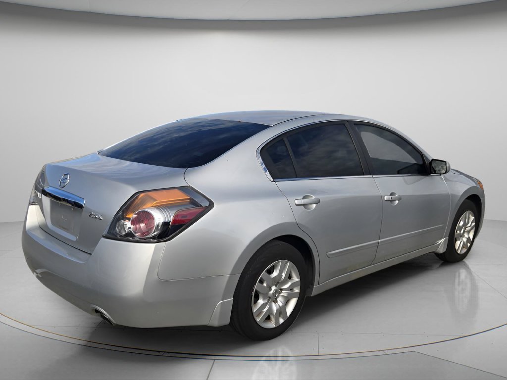 Used 2010 Nissan Altima 2.5 S FWD image 4