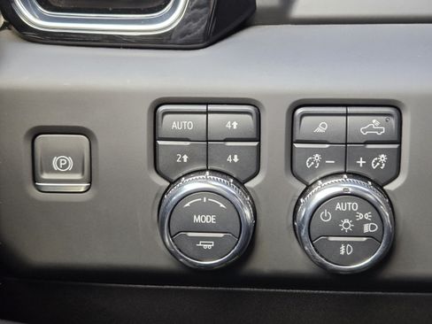 Used 2024 GMC Sierra 3500 Denali AWD/4WD image 18