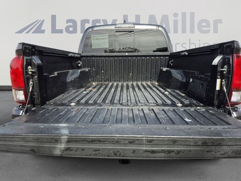 Used 2020 Toyota Tacoma SR5 AWD/4WD image 20