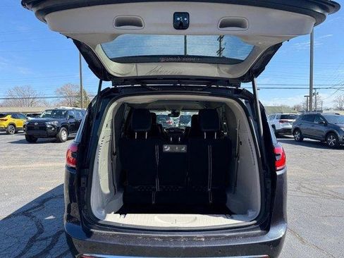 Used 2021 Chrysler Pacifica Touring-L w/ Uconnect Theater Family Group image 31