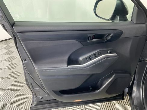 Used 2023 Toyota Highlander LE FWD image 14
